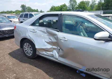 2014 Toyota Camry Le z USA, uszkodzony, nr VIN 4T1BF1FK6EU314544